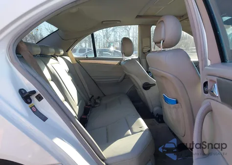 2005 Mercedes-Benz C 230 Kompressor Sport z USA, uszkodzony, nr VIN WDBRF40J95F721975